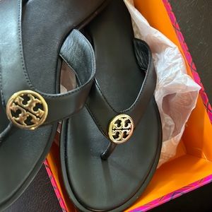 Tory Burch Benton -never worn